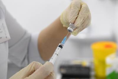 Вирусолог назвал условие для повторной вакцинации от коронавируса