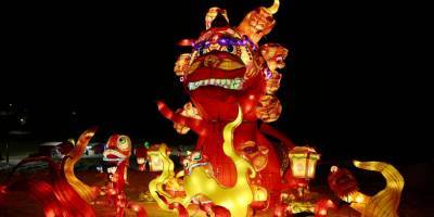 От волшебных панд до Огненного Льва. В Киеве открылся Фестиваль гигантских китайских фонарей с 30 тематическими локациями — фото