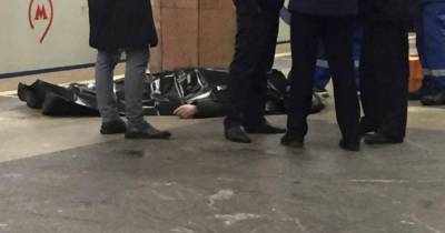 Мужчина скончался на станции метро "Калужская" в Москве