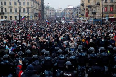 Арест Навального и жестокость ОМОНа: для чего украинцам следить за событиями в России