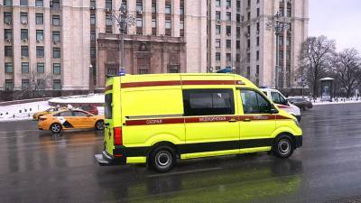 Мужчина упал в шахту лифта в Москве