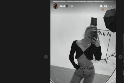 Жена Никиты Преснякова выложила видео с оголенной грудью