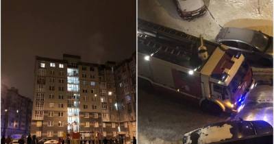 Хаотично припаркованные машины помешали тушить пожар в Петербурге
