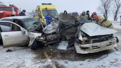 В смертельной аварии на Сахалине один человек погиб и четверо пострадали