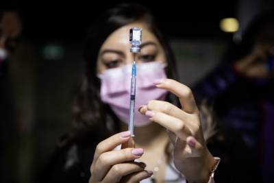 Правительство уточнит запреты для израильтян, не сделавших прививку