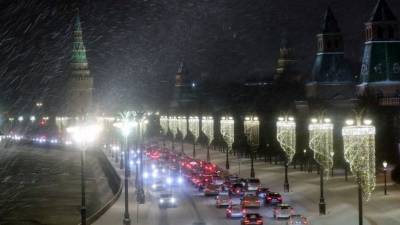В Москве всю ночь сохранялись восьмибалльные пробки, а к шести утра достигли девяти