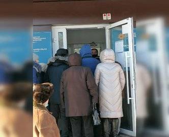 «Люди вынуждены стоять на морозе»: Возле офиса «БашРТС» собралась толпа уфимцев, требующих произвести перерасчёт за отопление