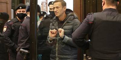 Истерика в зале суда, равнодушие супруги и 18 дипломатов: как судили Навального?