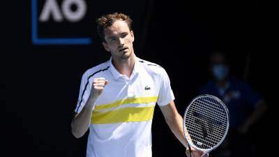 Медведев в пяти сетах одолел Краиновича в третьем круге Australian Open