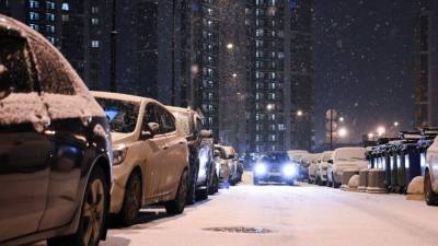 Автовладельцам из Москвы дали советы по вождению в сильный снегопад
