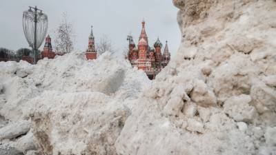 Центральную Россию заметает, а снегопад в Москве побил рекорд