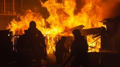Два частных дома сгорели за ночь в Екатеринбурге