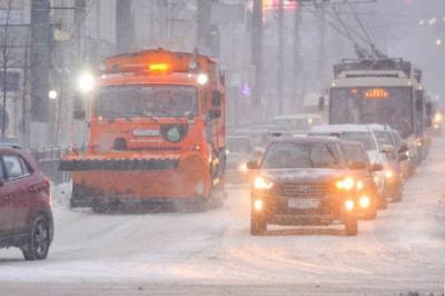 Крым накрыл аномальный снегопад со штормовым ветром