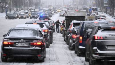 Москва стоит в девятибалльных пробках утром в субботу