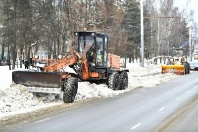 В Ярославль перебросили снегоуборочную технику со всего региона
