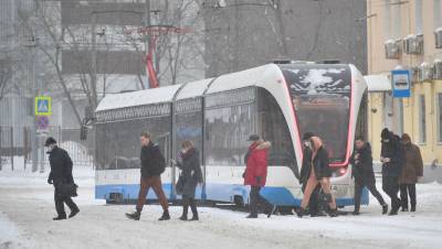 В Москве из-за снегопада задерживается общественный транспорт