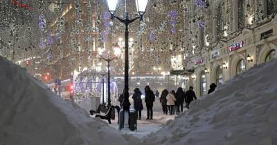 Снега по колено: Обрушившийся на Москву затяжной снегопад побил рекорд