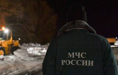 Два человека могут быть под завалами после обрушения крыши ангара в Калужской области