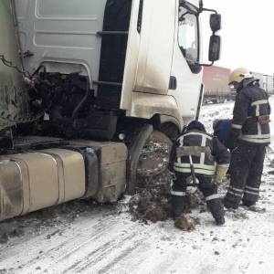 В Запорожской области спасатели достали из кювета пять авто. Фото