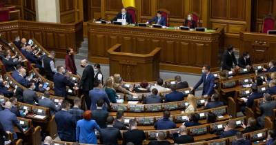У журналистов ZIK, NewsOne и 112 Украина забрали аккредитацию на работу в Верховной Раде