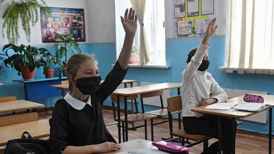 В Минпросвещения назвали управляемой ситуацию с коронавирусом в школах