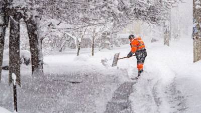 Снежный "Армагедон" в Крыму: как коммунальщики борются со стихией