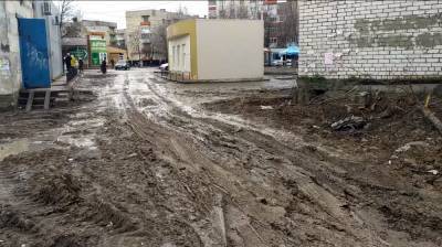 "Разграбленный и очень грустный город": Жители Лисичанска жалуются на наплевательское отношение властей