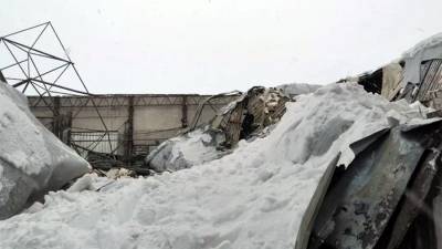 Под завалами ангара в Калужской области обнаружили тело мужчины