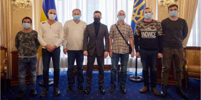 В Украину вернулись моряки, захваченные пиратами на судне Stevia