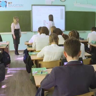 Кравцов назвал ситуацию с коронавирусом в российских школах непростой, но контролируемой