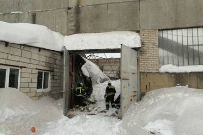 В Калужской области частично обрушилась крыша ангара из-за снега: один человек погиб