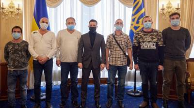 В Украину вернулись освобожденные моряки из судна Stevia