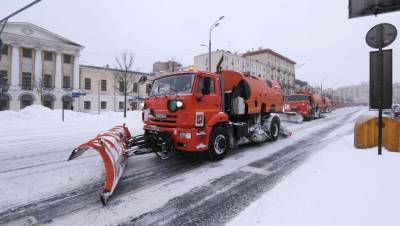 В Дептрансе Москвы уточнили, как быстро уберут снег с дорог