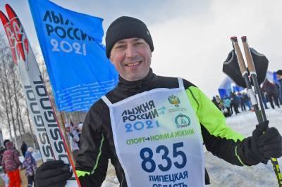 Самым младшим – год, старшему под 90. Победителям «Лыжни России – 2021» в Липецке вручили подарки