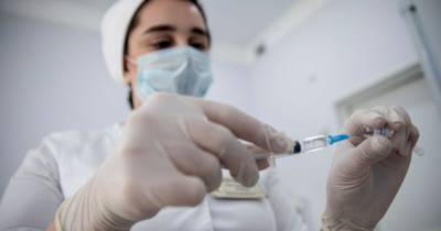 В Украине на вакцинацию записались уже почти 60 тысяч медиков, — Ляшко