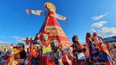 Масленица в Самаре: конкурс ростовых кукол и миллионные закупки