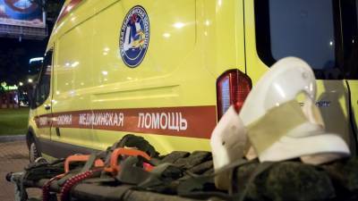 Минимум семь человек застряли под крышей обрушившегося ангара в Москве
