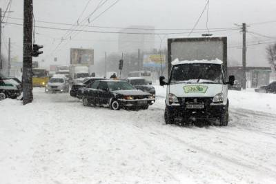 В 4 областях Украины ограничили движение на дорогах из-за непогоды
