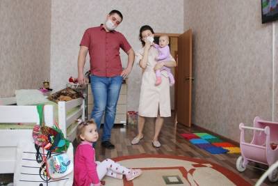 Врачи из Новомосковска получили служебное жилье
