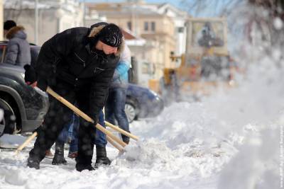 В Смоленске к уборке снега подключили администрации районов