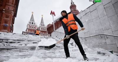 Последствия снежного коллапса в Москве попали на видео