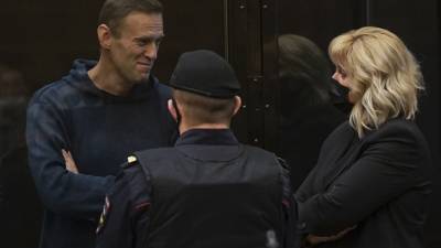 Защита Навального обратилась в КМСЕ