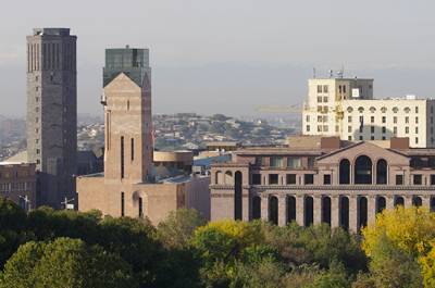 В результате землетрясения в Ереване пострадал один человек, сообщил Пашинян