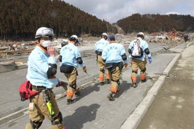 Власти Японии объявили об угрозе цунами после мощного землетрясения