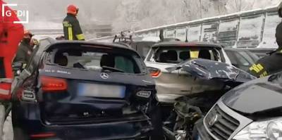 Масштабное столкновение десятков авто в Италии: есть погибшие и раненые – видео