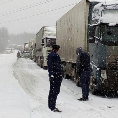 Спасатели вытащили из снега более 180 фур в Московском регионе