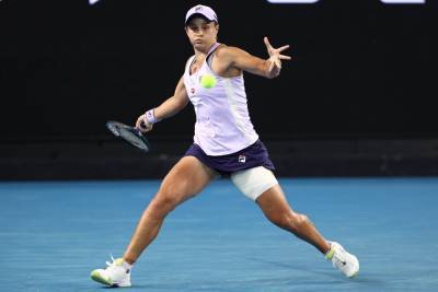 Барти одержала уверенную победу над Александровой в матче Australian Open