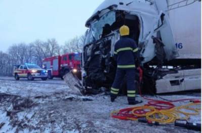 Под Харьковом три грузовика попали в смертельное ДТП