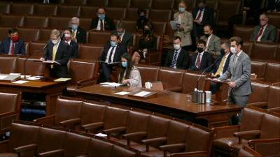 Американские сенаторы возобновили заседание по импичменту