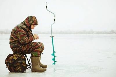 Советы любителям зимней рыбалки дали псковские спасатели